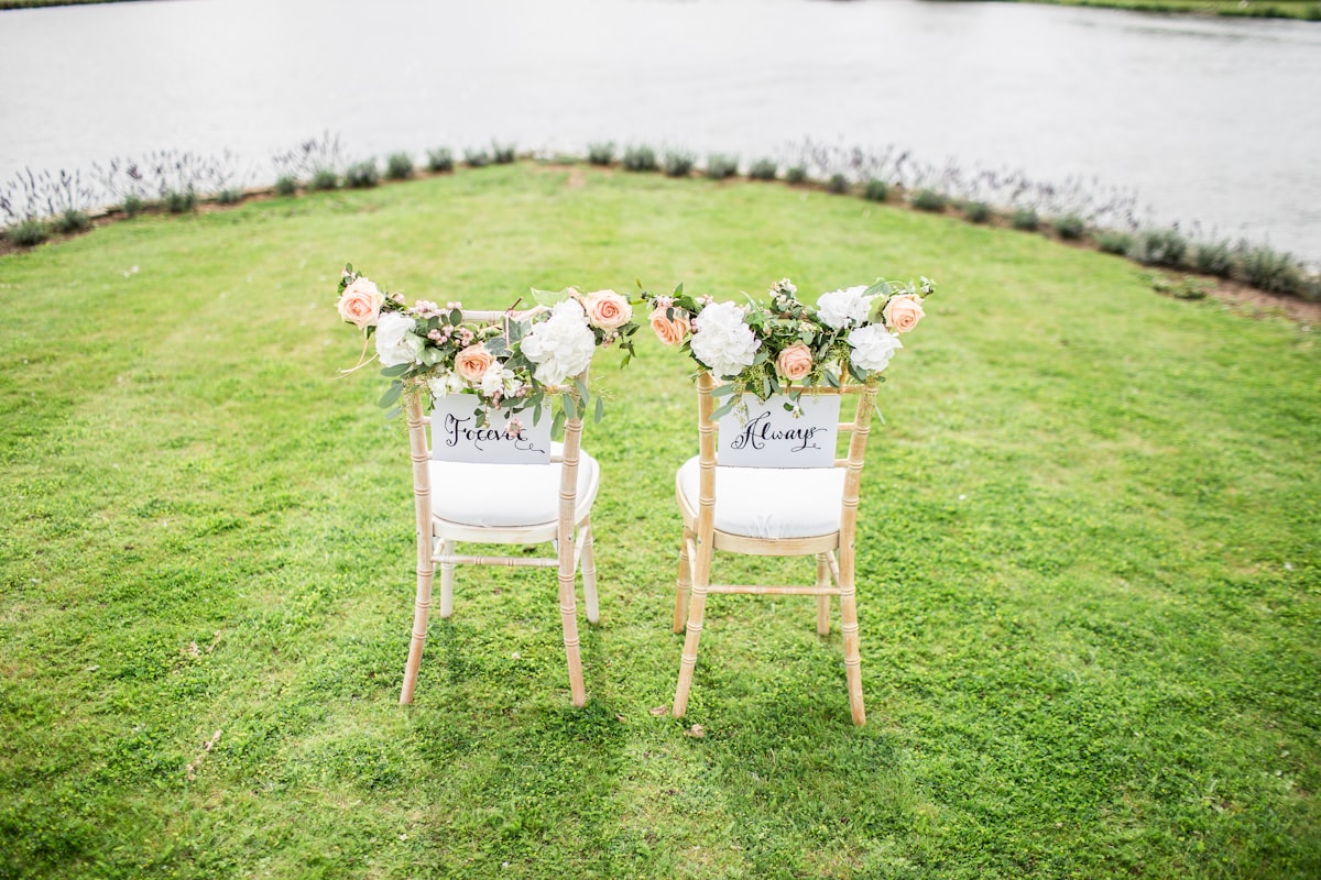 Soft blush bridal florals